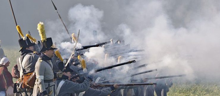 produits pyrotechniques pour la reconstitution d'une guerre